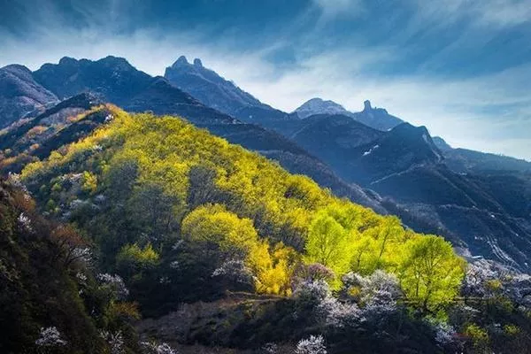 白石山景區(qū)<a href='http://www.pasaelectricity.com/' target=_blank>旅游攻略</a>一日游