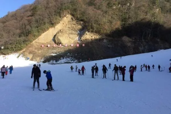 神龍架天燕滑雪場(chǎng)怎么樣 和神龍架?chē)?guó)際滑雪場(chǎng)比哪個(gè)好